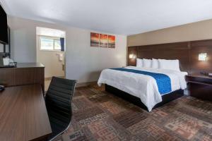Postel nebo postele na pokoji v ubytování Travelodge by Wyndham Florence