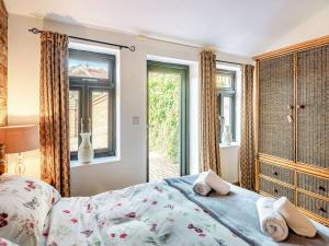 a bedroom with a bed and a window at The Tack Room - Uk36660 in Goulsby