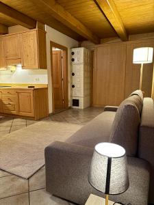 a living room with a couch and a kitchen at Tabia studio - Colle Santa Lucia in Villagrande