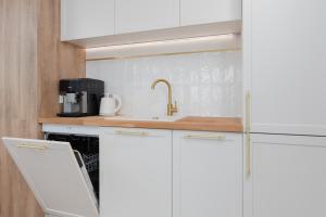 Kuchyňa alebo kuchynka v ubytovaní Wyspa Solna Kołobrzeg by Renters Prestige