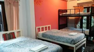 Ліжко або ліжка в номері LUCKY PAI Resort&Hostel