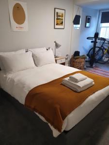 מיטה או מיטות בחדר ב-No.2 Folkestone