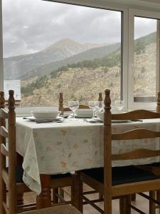a table with wine glasses and a view of a mountain at Nice apartment Soldeu Renttarter in Soldeu