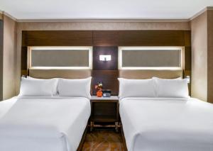 Een bed of bedden in een kamer bij Holiday Inn Brooklyn Downtown by IHG