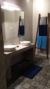 a bathroom with two sinks and a large mirror at Rockside Cabanas Hotel in Unawatuna