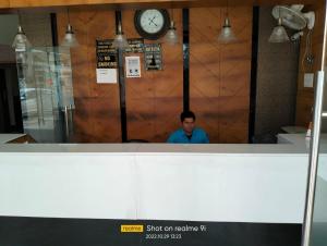 Lobby/Rezeption in der Unterkunft Ashoka Hotel By WB Inn