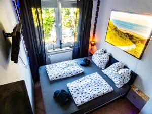Un pat sau paturi într-o cameră la #121 Große, gemütliche Wohnung in Remscheid-City