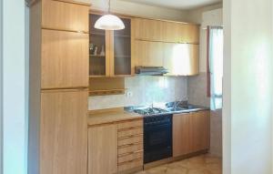 A kitchen or kitchenette at 2 Bedroom Lovely Apartment In Bibione