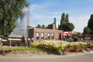 Κήπος έξω από το EuroParcs De Biesbosch