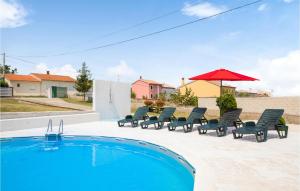 Bazén v ubytování Three-Bedroom Apartment In Barban nebo v jeho okolí