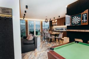 Biliardový stôl v ubytovaní Dream Hill - Dom Premium z jacuzzi oraz sauną w cenie i na wyłączność