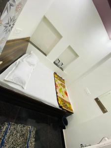 Postel nebo postele na pokoji v ubytování Hotel Arsh Palace