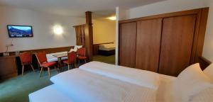 Postel nebo postele na pokoji v ubytování Hotel Garni Belvedere