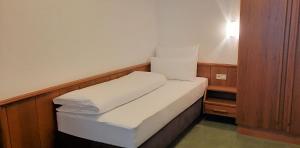 Postel nebo postele na pokoji v ubytování Hotel Garni Belvedere