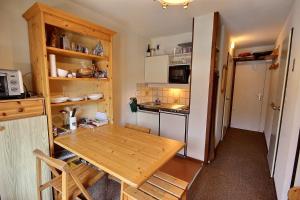 Kuchyňa alebo kuchynka v ubytovaní 1 bedroom flat, heated pool, heart of village, parking, Wifi + 6 fotografií