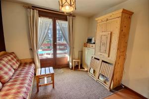 Kuchyňa alebo kuchynka v ubytovaní 1 bedroom flat, heated pool, heart of village, parking, Wifi