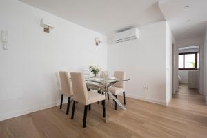 a dining room with a table and chairs at The Terraces Luxury Penthouses, 1D in Santa Cruz de Tenerife