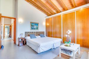 Posteľ alebo postele v izbe v ubytovaní Finca BELLPUIG by Mallorca Villa Selection