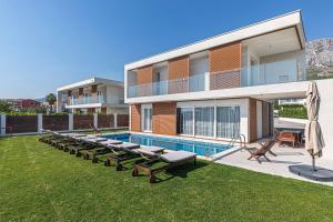Bazén v ubytování Luxury Villa Sheley with private heated pool-Split nebo v jeho okolí