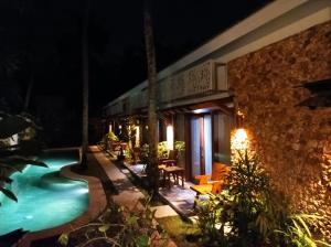 Bazén v ubytování Villa HOMEY Lombok nebo v jeho okolí