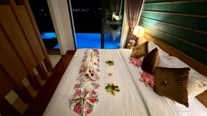 Postel nebo postele na pokoji v ubytování Aonang Phu Dahla Private Pool & Sea View - SHA Plus