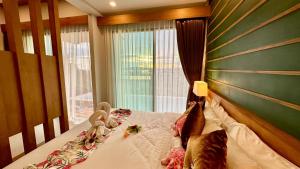 Postel nebo postele na pokoji v ubytování Aonang Phu Dahla Private Pool & Sea View - SHA Plus