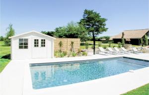 Πισίνα στο ή κοντά στο Cozy Home In Staubin De Cadeleche