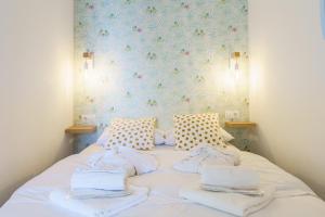 Posteľ alebo postele v izbe v ubytovaní Amazing views Beachfront Apartment with Swimming Pool