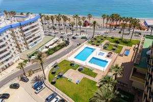 Bazén v ubytovaní Amazing views Beachfront Apartment with Swimming Pool alebo v jeho blízkosti
