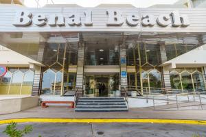 Zdjęcie z galerii obiektu Seaview beachfront studio with aqua park & balcony w mieście Benalmádena