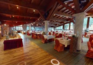 Restaurace v ubytování Wellnesshotel ...liebes Rot-Flüh