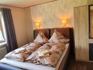 a bed with pillows on it in a room at Gasthaus Paula in Üdersdorf