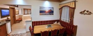 TV a/nebo společenská místnost v ubytování Hotel Garni Belvedere