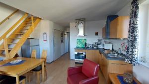 Kuchyň nebo kuchyňský kout v ubytování Ferienwohnung Weitblick Breege + 10 fotografií