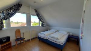 Postel nebo postele na pokoji v ubytování Ferienwohnung Weitblick Breege