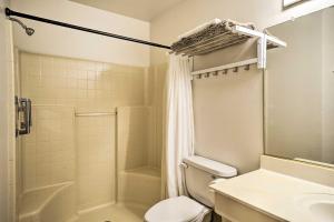 Ένα μπάνιο στο Game Room and Mtn Views Lake Havasu Escape! +24 φωτογραφίες