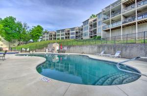 an empty swimming pool in front of a building at Fireplace and Grill Bright Lake Ozark Condo! in Lake Ozark