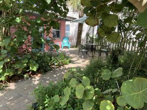 Zahrada ubytování Sea Grape Cottage - At Casas de la Playa Central