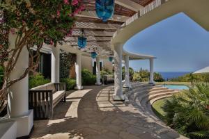 eine Terrasse mit Poolblick in der Unterkunft Amazing Ibiza Villa Can Icarus 6 Bedrooms Perched On a Cliff Overlooking the Beach of Cala Moli San Jose in San Jose de sa Talaia