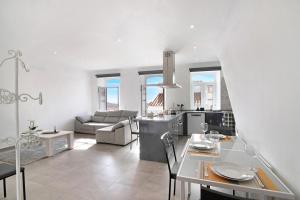 a kitchen and living room with a table and chairs at Traditional 3 bedroom apartment in Alte +20 photos