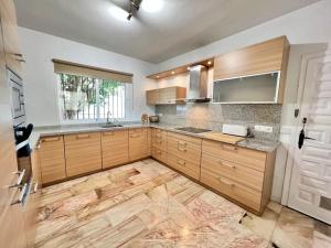 A kitchen or kitchenette at Villa Scenic with Private Pool - Sleeps 8