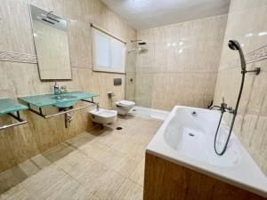 A bathroom at Villa Scenic with Private Pool - Sleeps 8