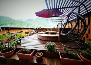 Taman di luar Ludrong Hotel
