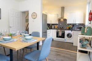 a kitchen and dining room with a table and chairs at Air Host and Stay - Keith House, 3 bedroom sleeps 6 free parking in Liverpool