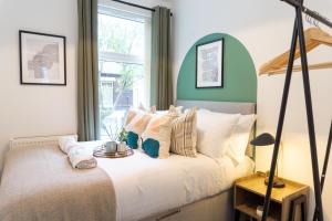 Lova arba lovos apgyvendinimo įstaigoje Air Host and Stay - Keith House, 3 bedroom sleeps 6 free parking