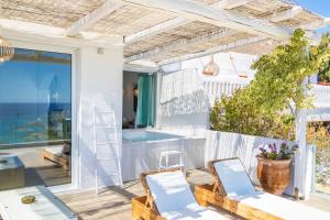 Balkón nebo terasa v ubytování Poseidon Blue Gastronomy Hotel