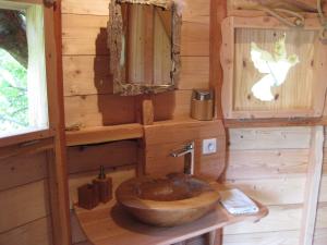 A bathroom at La Batelière sur Loire