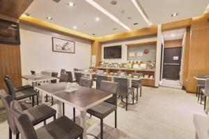 a restaurant with tables and chairs and a counter at 立多精品旅館Li Duo Best Hotel in Taipei