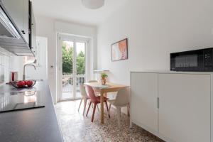 a kitchen with a table and chairs in a room at Top Living Apartments - Carducci in Turin
