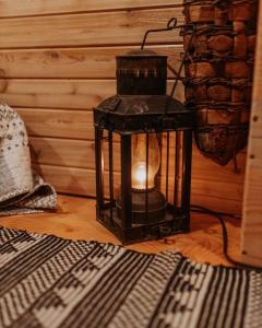 Treehouse on the Water -Eagles Nest-20 ft high客房内的一张或多张床位